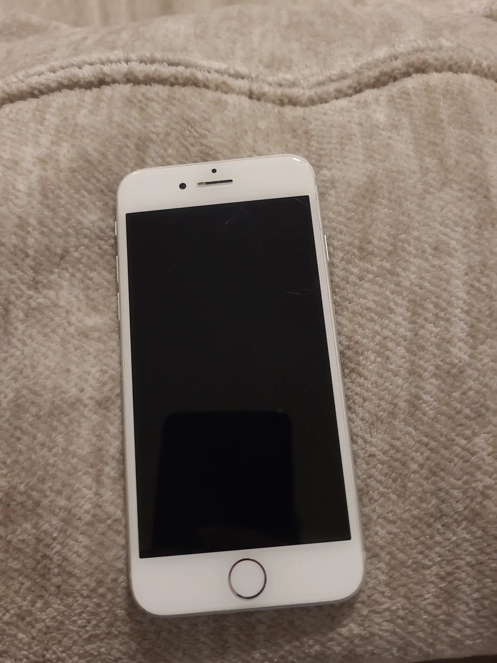 Apple iPhone 8 - 64 GB - Silver For Parts Or Repair!